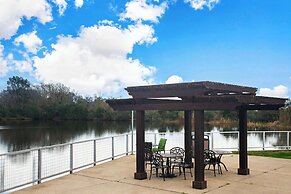 La Quinta Inn & Suites by Wyndham Bridge City