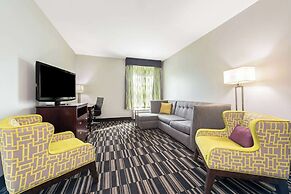 La Quinta Inn & Suites by Wyndham Bridge City