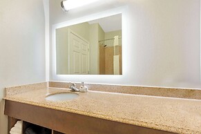 La Quinta Inn & Suites by Wyndham Bridge City