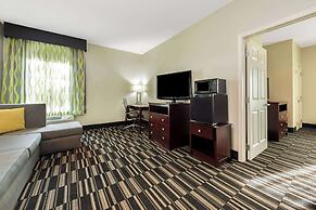 La Quinta Inn & Suites by Wyndham Bridge City