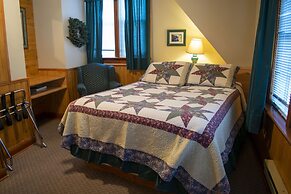 Crandell Mountain Lodge