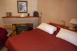 Crandell Mountain Lodge