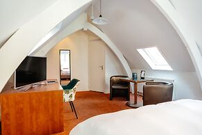 Ambassador City Centre Hotel