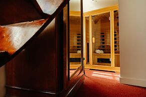 Ambassador City Centre Hotel