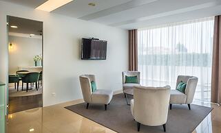 Imperhotel by Umbral