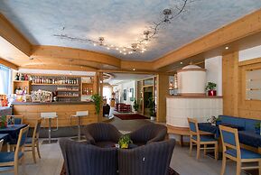 Hotel Alpine Mugon