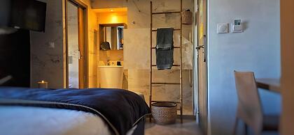 Le Petit Trianon et Le Charme des Suites