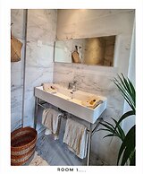 Le Petit Trianon et Le Charme des Suites