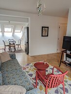 Crystal Suites Old Town