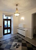 Crystal Suites Old Town