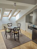 Crystal Suites Old Town