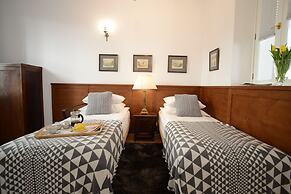 Crystal Suites Old Town