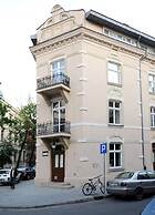 Crystal Suites Old Town