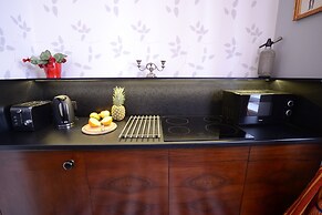 Crystal Suites Old Town