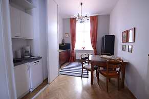 Crystal Suites Old Town