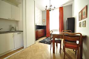 Crystal Suites Old Town