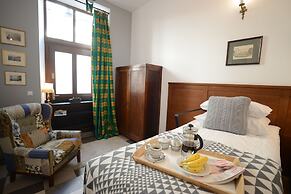 Crystal Suites Old Town