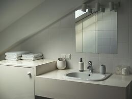 Crystal Suites Old Town