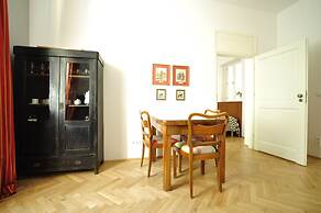 Crystal Suites Old Town