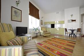 Crystal Suites Old Town