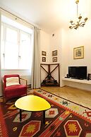 Crystal Suites Old Town