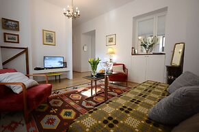 Crystal Suites Old Town