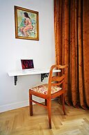 Crystal Suites Old Town