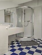 Crystal Suites Old Town