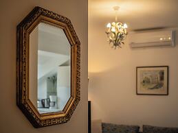 Crystal Suites Old Town