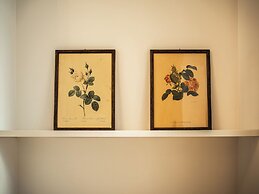 Crystal Suites Old Town