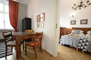 Crystal Suites Old Town