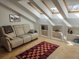 Crystal Suites Old Town