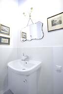 Crystal Suites Old Town