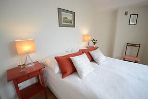 Crystal Suites Old Town