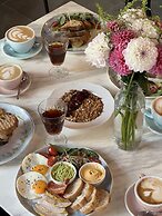 Crystal Suites Old Town