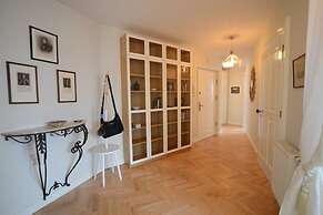 Crystal Suites Old Town