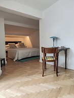 Crystal Suites Old Town