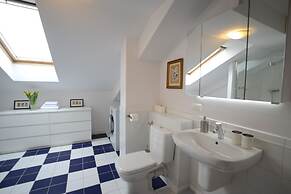 Crystal Suites Old Town