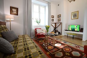 Crystal Suites Old Town