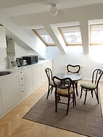 Crystal Suites Old Town