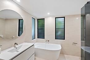 Sea Point On Trinity Beach