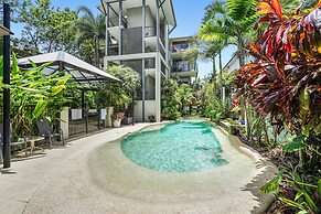 Sea Point On Trinity Beach