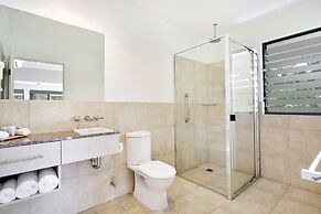 Sea Point On Trinity Beach