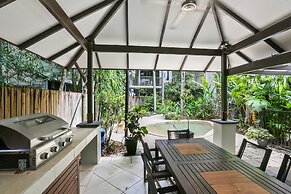 Sea Point On Trinity Beach