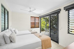 Sea Point On Trinity Beach