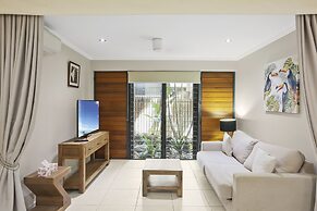 Sea Point On Trinity Beach