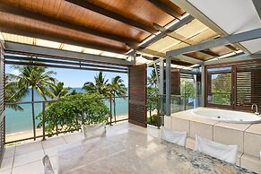 Sea Point On Trinity Beach