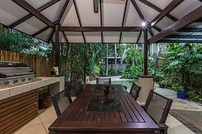 Sea Point On Trinity Beach