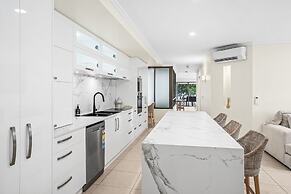 Sea Point On Trinity Beach