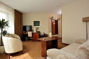 City Hotel